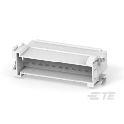 22 Rectangular Connectors - Housings Plug Natural 0.197